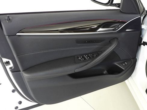 Used 2023 BMW 530i w/ Convenience Package RWD image 11