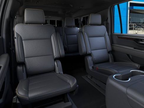 New 2026 Chevrolet Suburban Premier w/ Sun And Tow Package AWD/4WD image 17