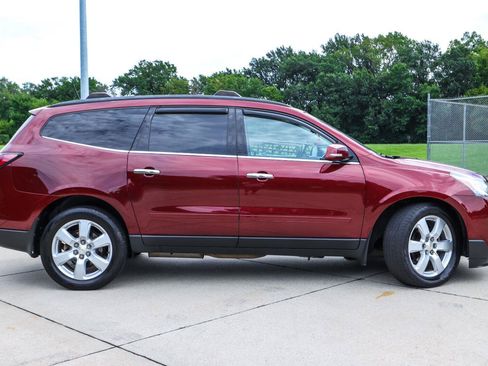 Used 2017 Chevrolet Traverse LT w/ Style and Technology Package AWD/4WD image 5