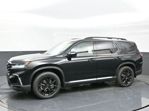 Used 2025 Honda Pilot Touring image 2