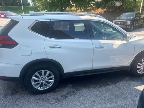 Used 2017 Nissan Rogue SV AWD/4WD image 4