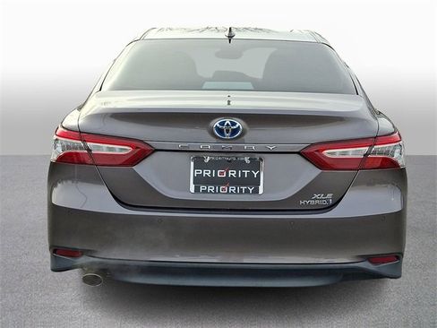 Used 2020 Toyota Camry XLE image 5