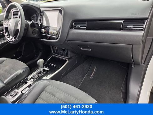 Used 2020 Mitsubishi Outlander SE FWD image 17