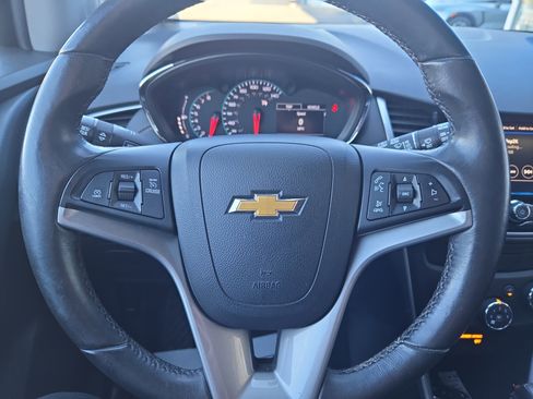 Used 2020 Chevrolet Trax LT w/ LT Convenience Package image 14