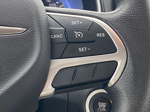 Used 2016 Chrysler 200 Limited image 8