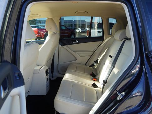 Used 2017 Volkswagen Tiguan S image 22