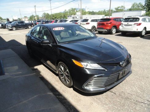 Used 2024 Toyota Camry XLE w/ Navigation Package AWD/4WD image 5