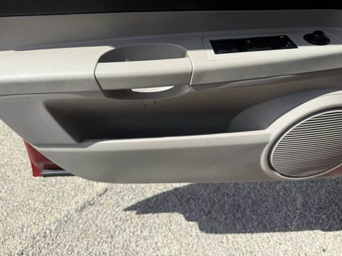 Used 2005 Dodge Magnum SE RWD image 9