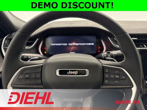 New 2025 Jeep Grand Cherokee Limited w/ Luxury Tech Group II image 26