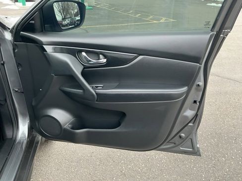 Used 2020 Nissan Rogue SL w/ Premium Package image 18