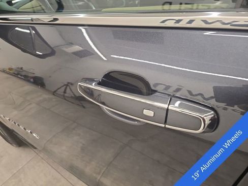 Used 2022 Chevrolet Equinox Premier AWD/4WD image 21