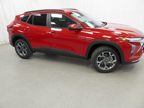 New 2026 Chevrolet Trax LT w/ LT Convenience Package FWD image 5