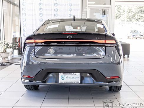 Used 2023 Toyota Prius XLE FWD image 13