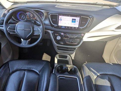 Certified 2022 Chrysler Pacifica Touring-L FWD image 28