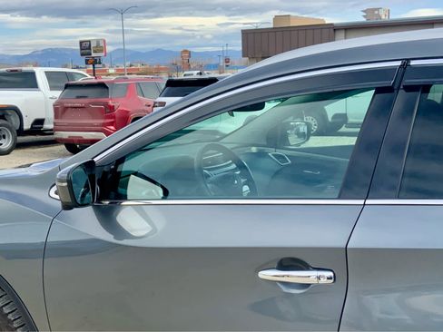 Used 2018 Nissan Murano SV image 11