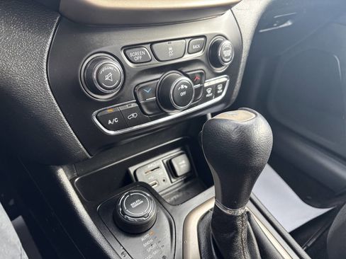 Used 2016 Jeep Cherokee Sport w/ Cold Weather Group image 26