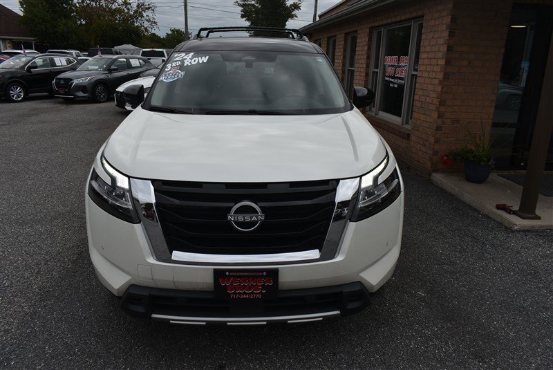 Used 2024 Nissan Pathfinder SL AWD/4WD image 9