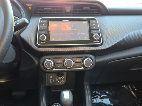 Used 2018 Nissan Kicks S image 23