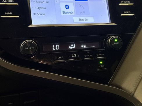 Used 2019 Toyota Camry SE FWD image 24