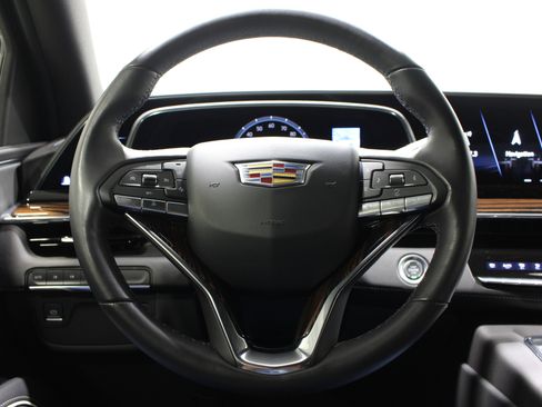 Used 2024 Cadillac Escalade ESV Luxury AWD/4WD image 10