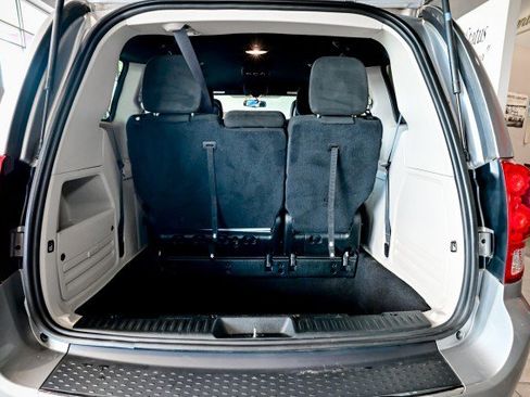 Used 2017 Dodge Grand Caravan SE image 20