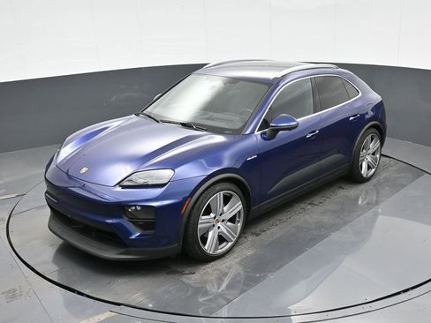 New 2025 Porsche Macan 4 Electric image 26