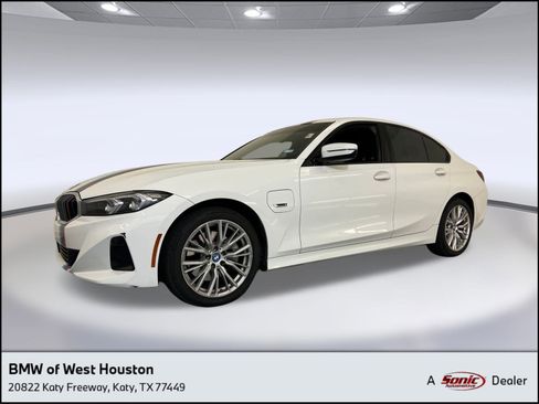 Used 2023 BMW 330e 330e w/ Convenience Package image 1