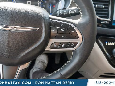 Used 2023 Chrysler Pacifica Touring-L FWD image 13
