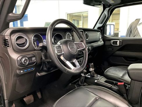 Used 2023 Jeep Wrangler Unlimited Sahara w/ Cold Weather Group AWD/4WD image 8