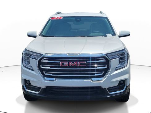 Used 2023 GMC Terrain SLT w/ Infotainment Package II FWD image 2