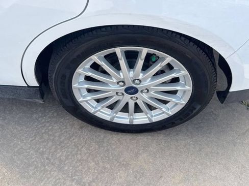 Used 2016 Ford C-MAX Energi SEL w/ Equipment Group 301A FWD image 10