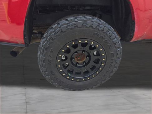 Used 2020 Toyota Tacoma SR image 10