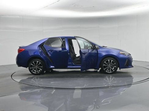 Used 2017 Toyota Corolla SE w/ Carpet Mat Package (TMS) FWD image 5