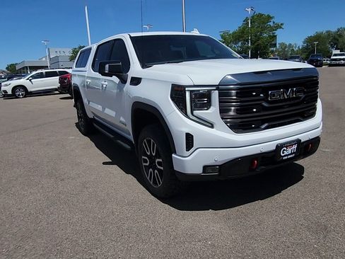Used 2023 GMC Sierra 1500 AT4 w/ Technology Package AWD/4WD image 8