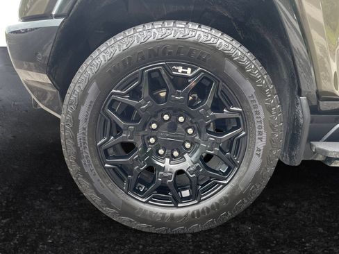 Used 2026 GMC Hummer EV SUV AWD/4WD image 32