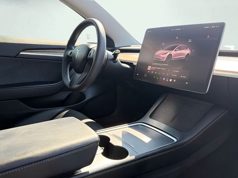 Used 2023 Tesla Model 3 Standard Range RWD image 26