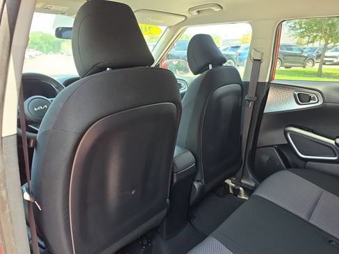 Certified 2022 Kia Soul LX FWD image 10