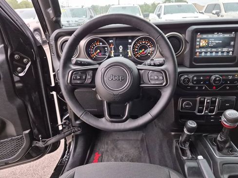 Used 2018 Jeep Wrangler Unlimited Sport S AWD/4WD image 35