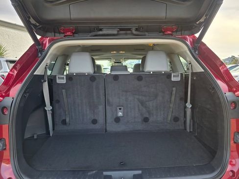 Used 2023 Toyota Highlander XLE image 12