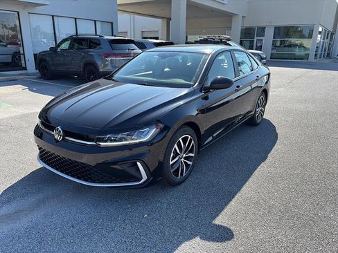 New 2026 Volkswagen Jetta SE image 3