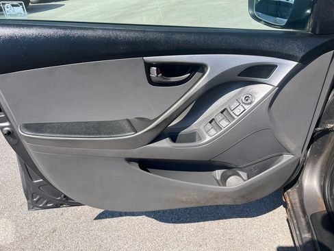 Used 2012 Hyundai Elantra GLS FWD image 16