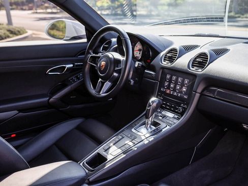 Used 2018 Porsche 718 Cayman S RWD image 17