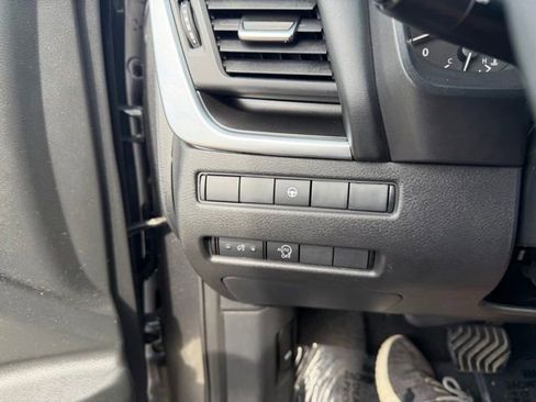 Used 2023 Nissan Rogue SV AWD/4WD image 19