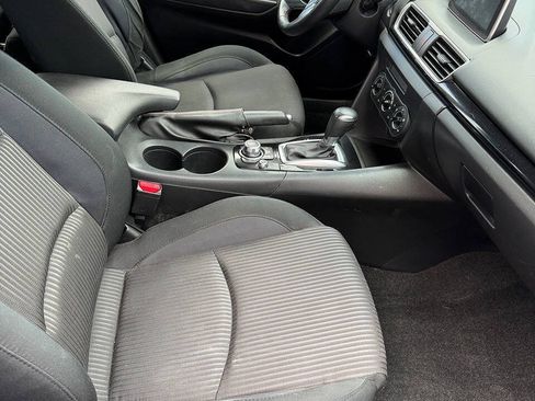 Used 2016 MAZDA MAZDA3 i Touring FWD image 10
