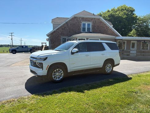 Used 2025 Chevrolet Tahoe LT AWD/4WD image 1