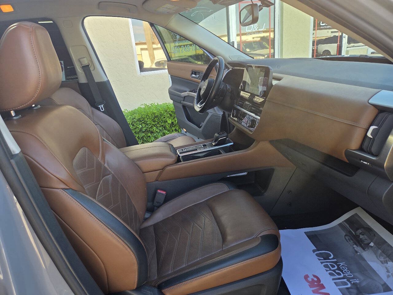 Used 2022 Nissan Pathfinder Platinum w/ Cargo Package FWD image 24