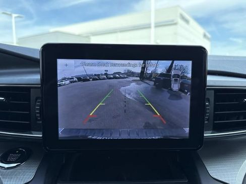 Used 2020 Ford Explorer XLT w/ Equipment Group 202A AWD/4WD image 25