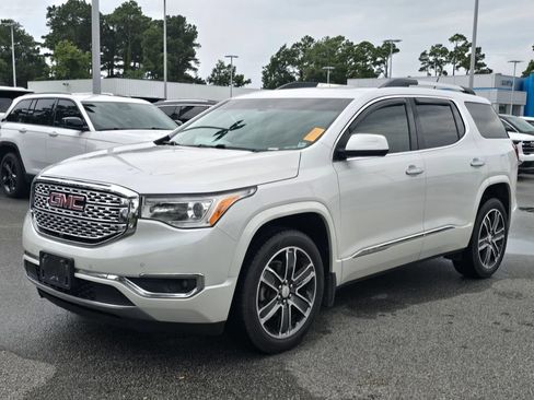 Used 2017 GMC Acadia Denali w/ Technology Package FWD image 7