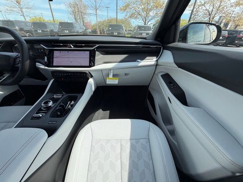 New 2026 Jeep Cherokee Overland image 13