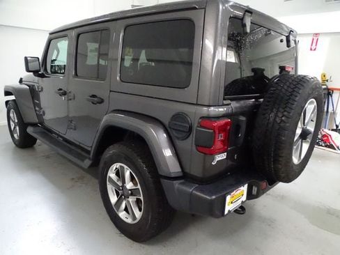 Used 2020 Jeep Wrangler Unlimited Sahara AWD/4WD image 18